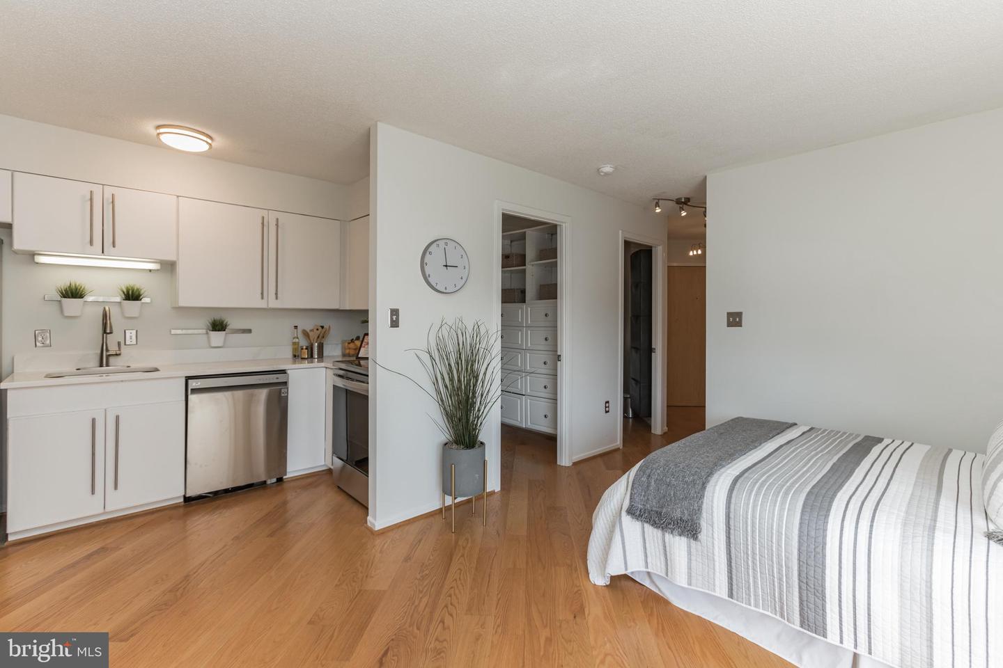 2111 Wisconsin AVENUE NW Unit: 512