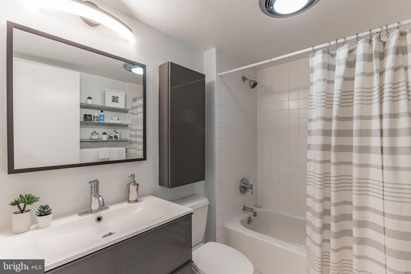 2111 Wisconsin AVENUE NW Unit: 512