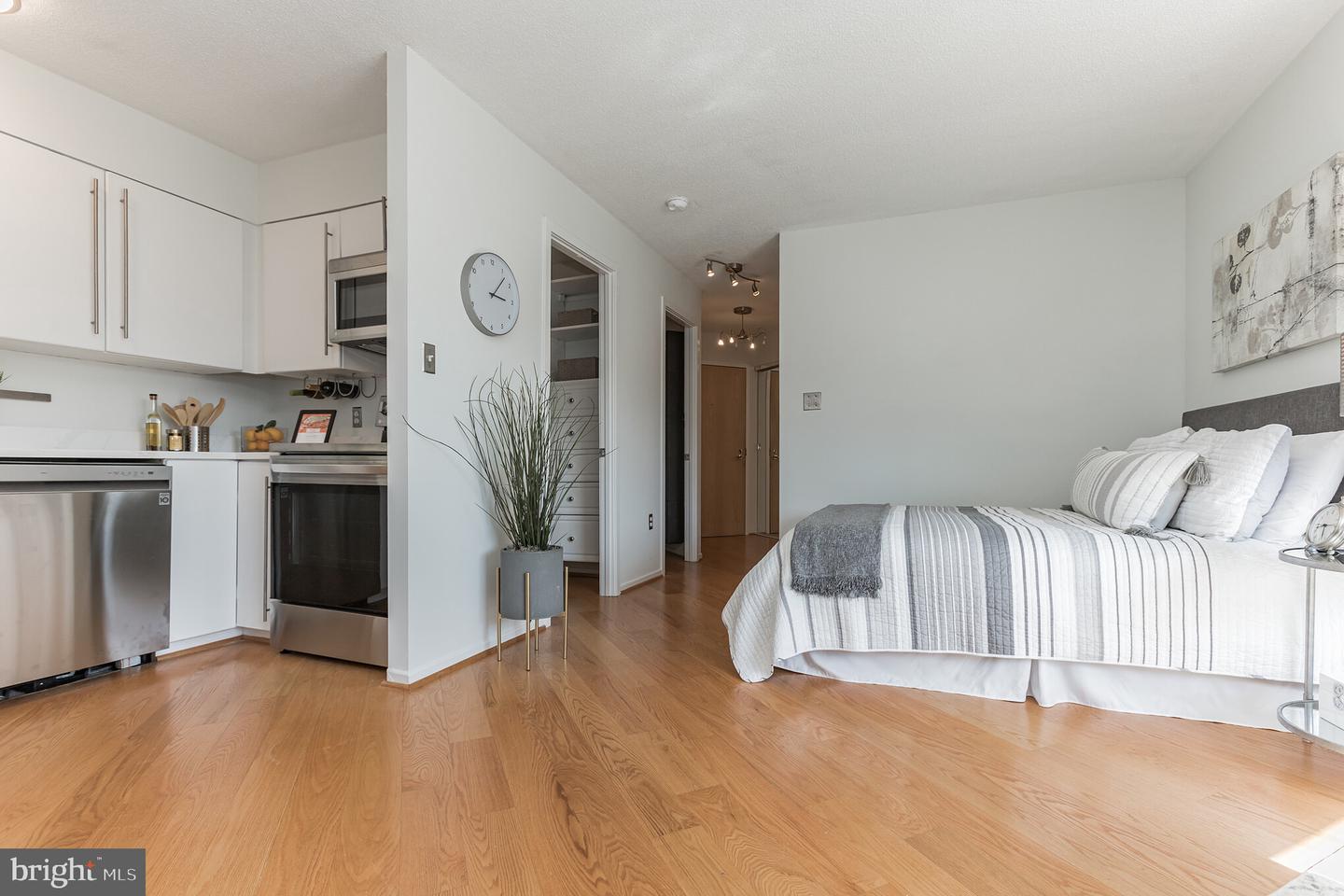 2111 Wisconsin AVENUE NW Unit: 512