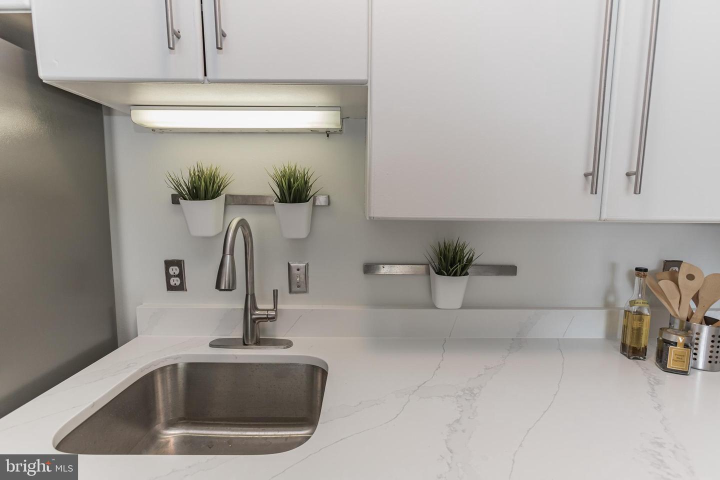 2111 Wisconsin AVENUE NW Unit: 512