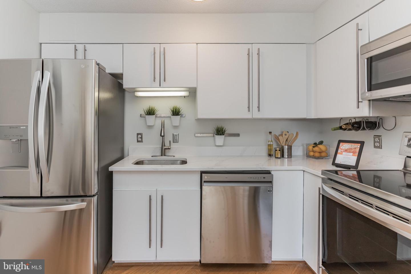 2111 Wisconsin AVENUE NW Unit: 512