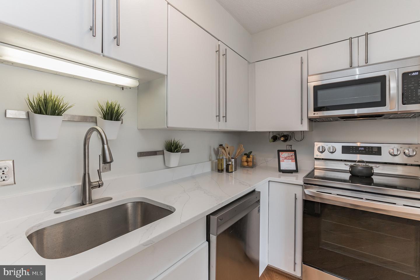 2111 Wisconsin AVENUE NW Unit: 512