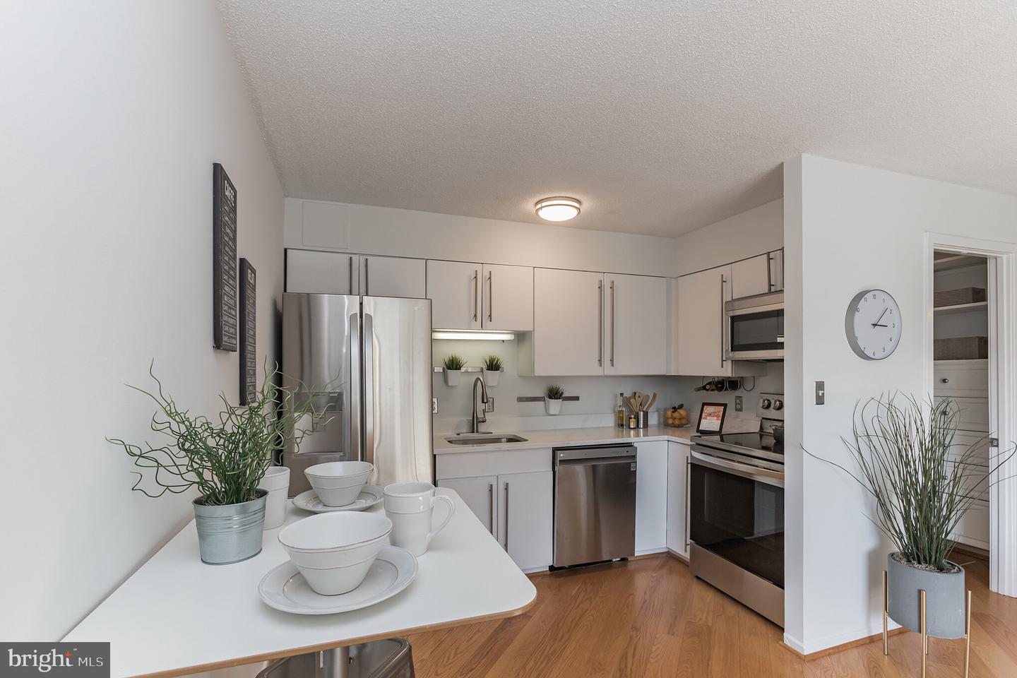 2111 Wisconsin AVENUE NW Unit: 512