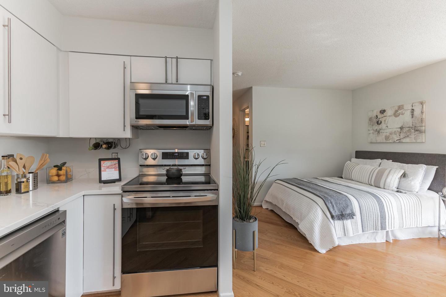 2111 Wisconsin AVENUE NW Unit: 512
