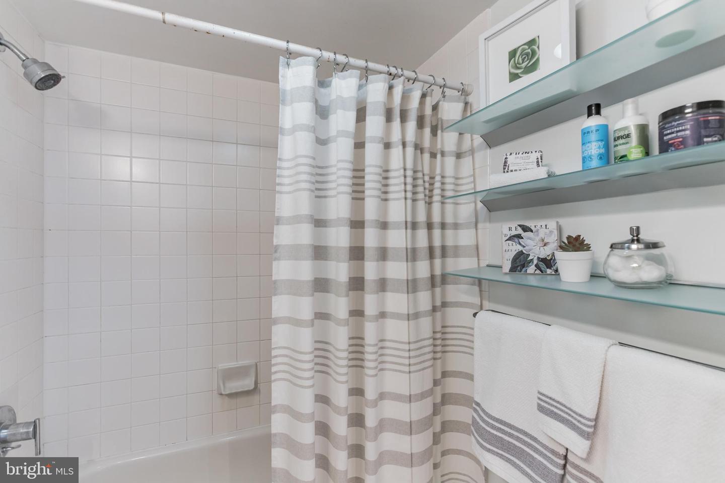 2111 Wisconsin AVENUE NW Unit: 512