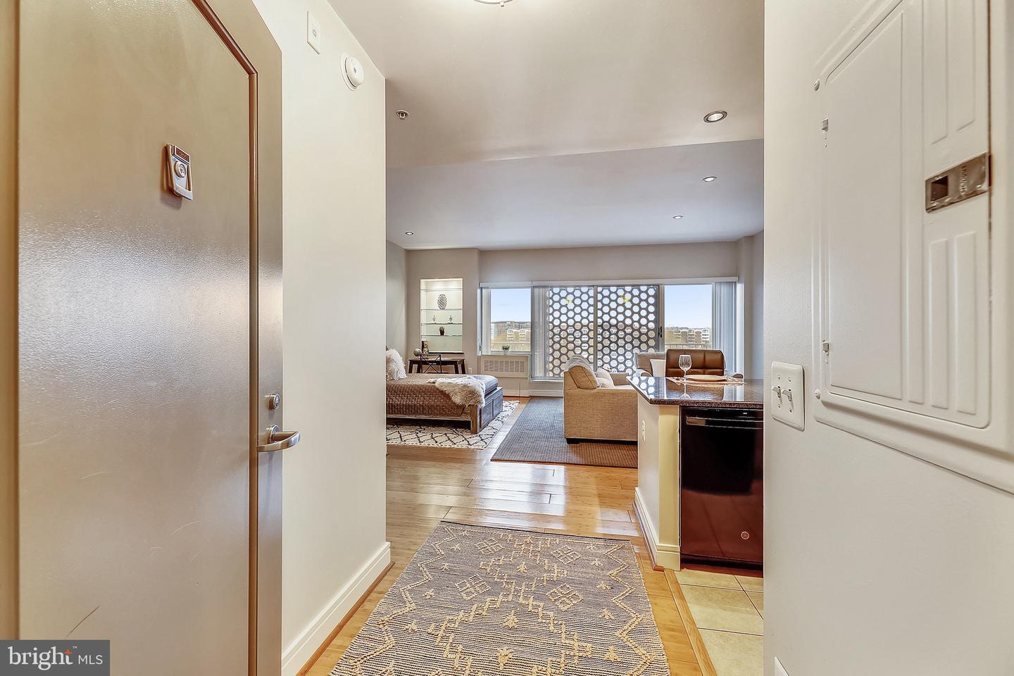 800 4th STREET SW Unit: S805