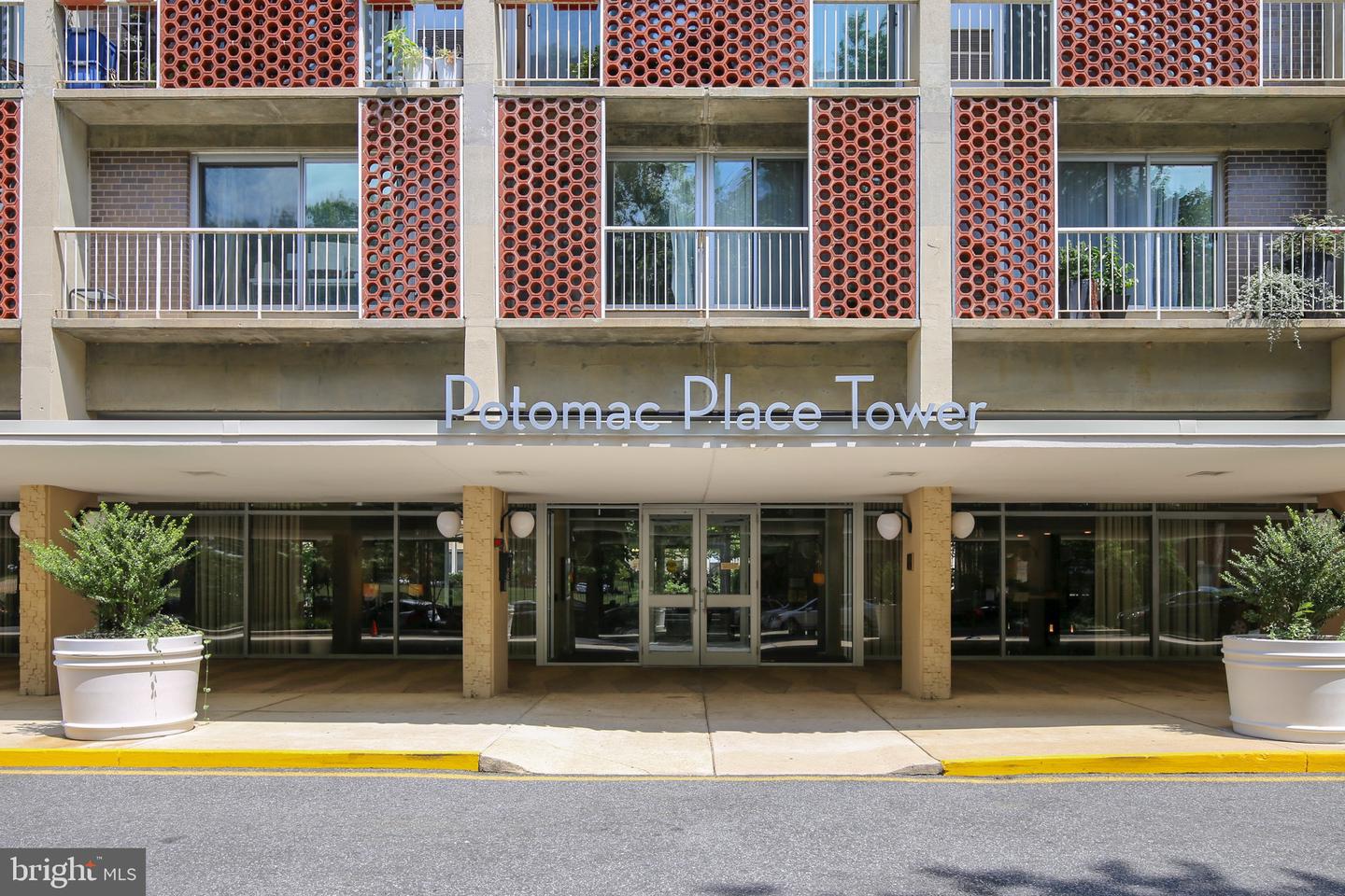 800 4th STREET SW Unit: S805