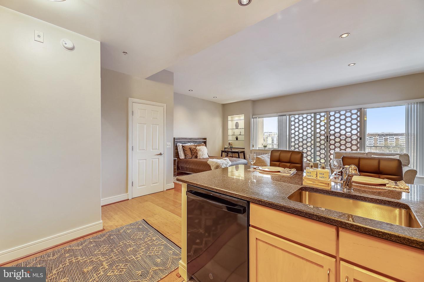 800 4th STREET SW Unit: S805