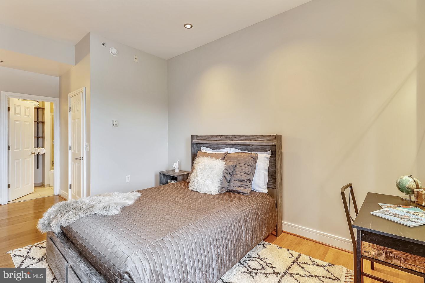 800 4th STREET SW Unit: S805