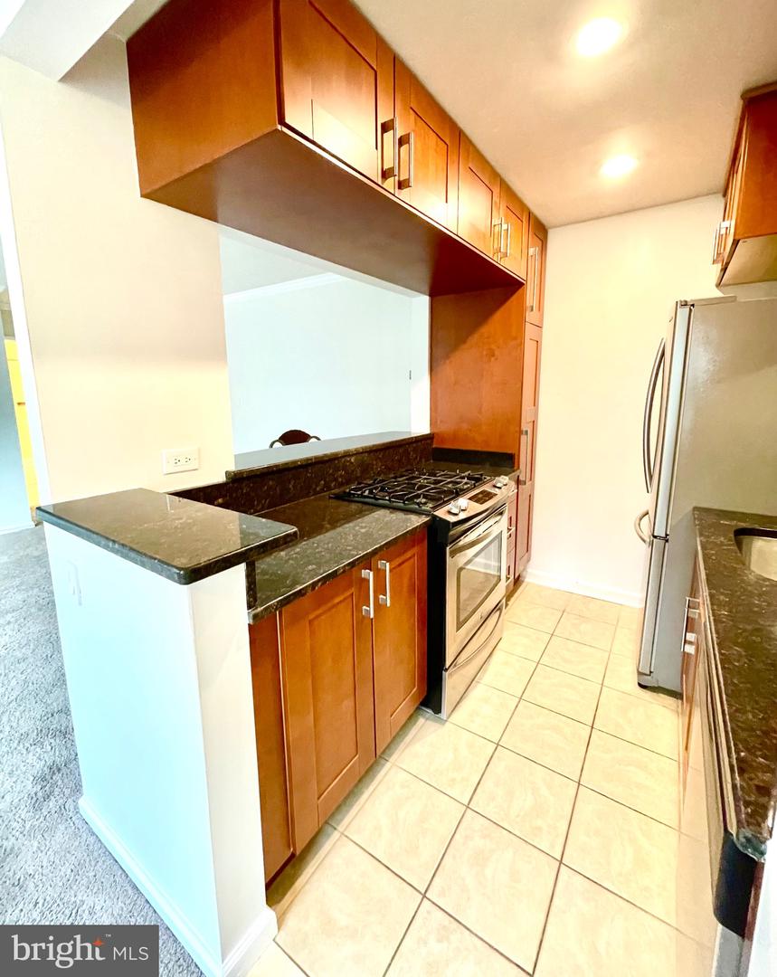 5112 MacArthur BOULEVARD NW Unit: 203