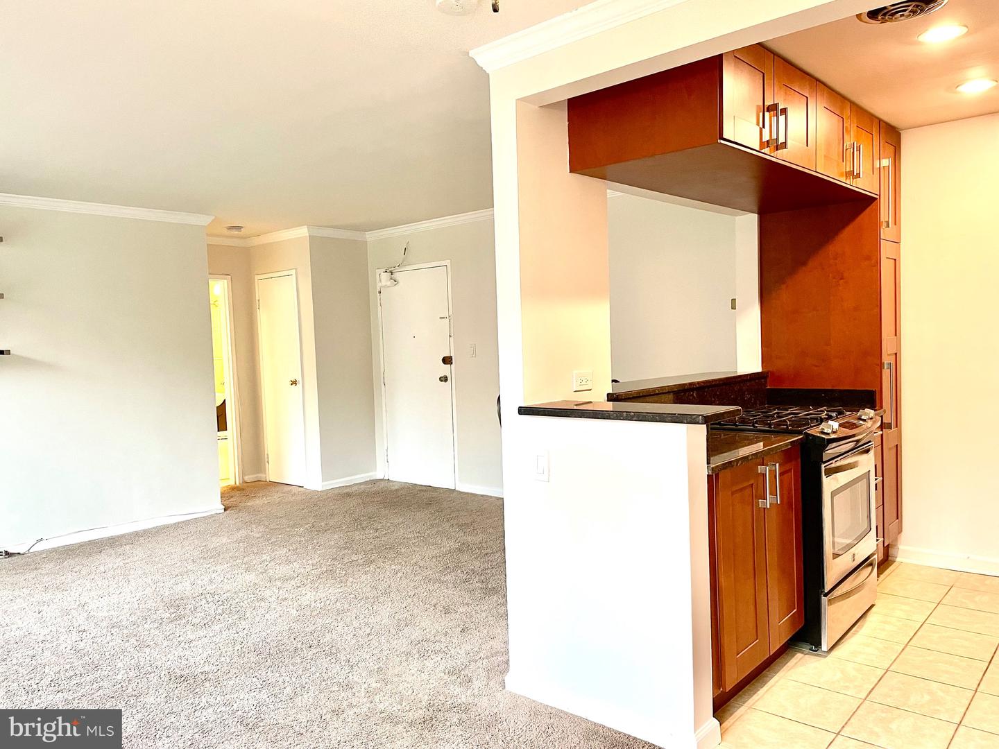 5112 MacArthur BOULEVARD NW Unit: 203