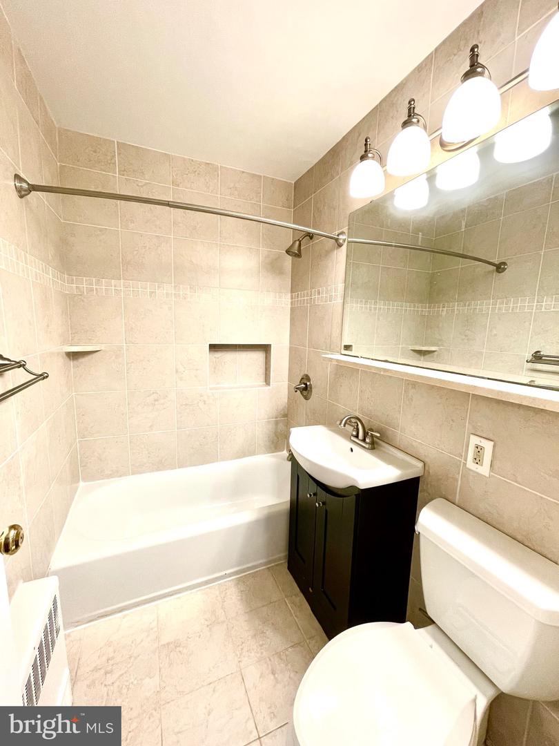 5112 MacArthur BOULEVARD NW Unit: 203