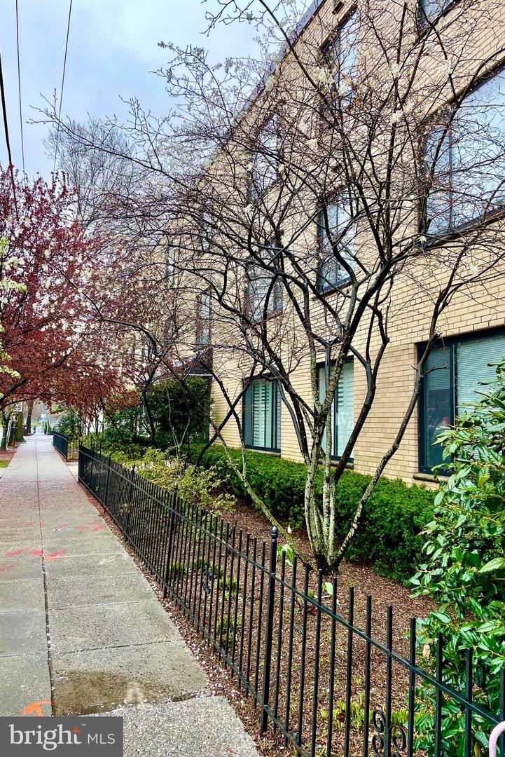 5112 MacArthur BOULEVARD NW Unit: 203