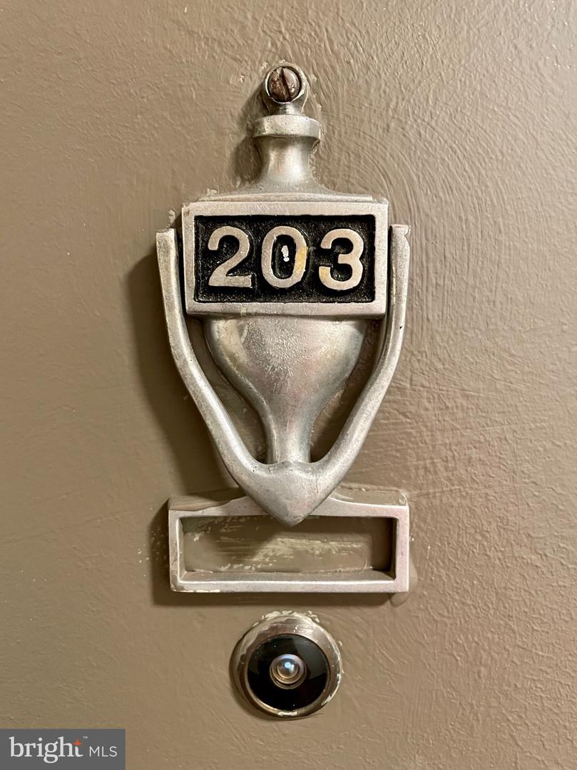 5112 MacArthur BOULEVARD NW Unit: 203