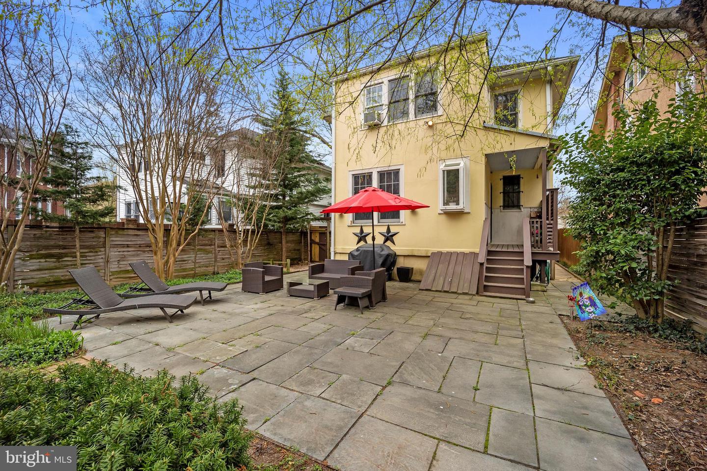 1207 Farragut STREET NW