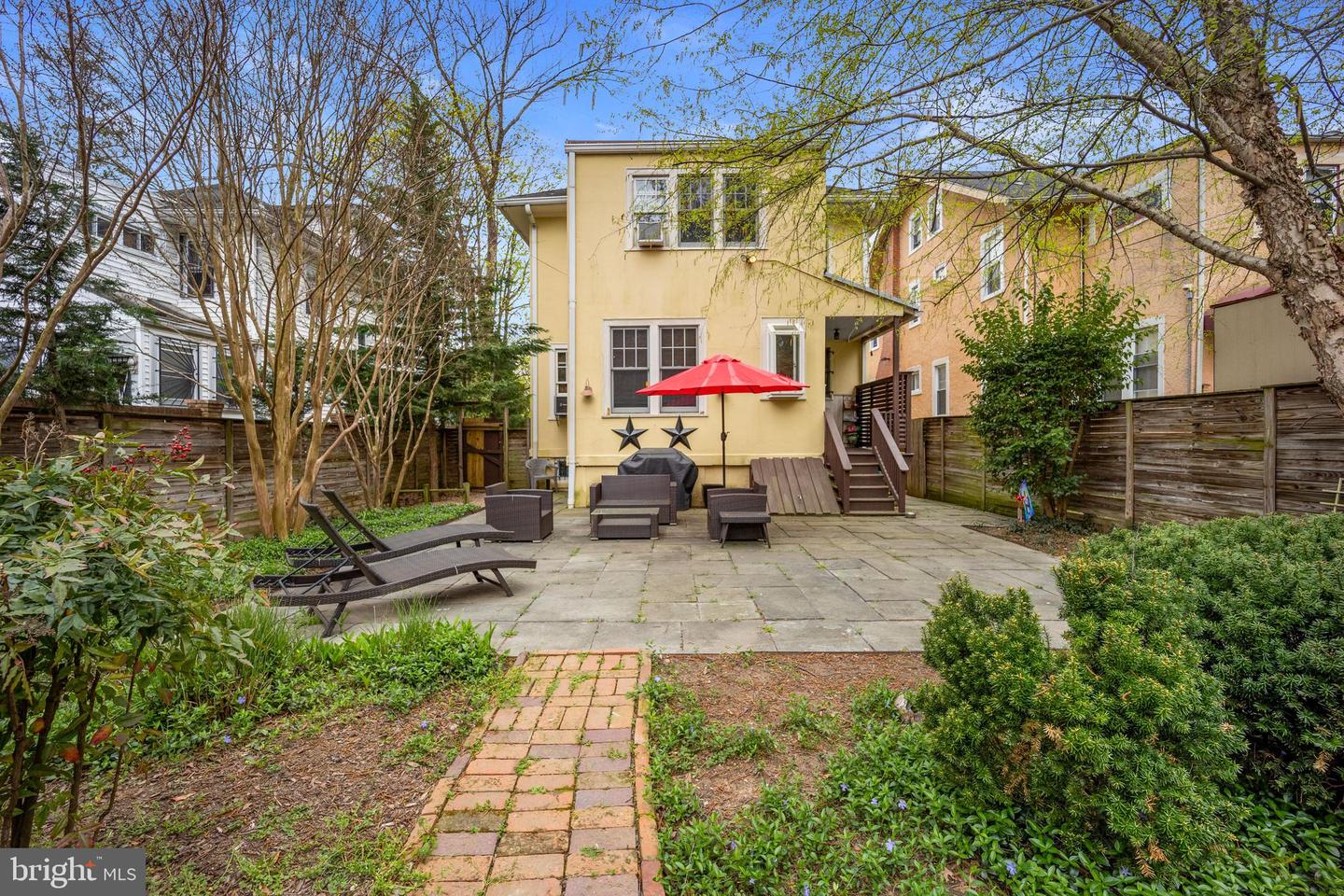 1207 Farragut STREET NW