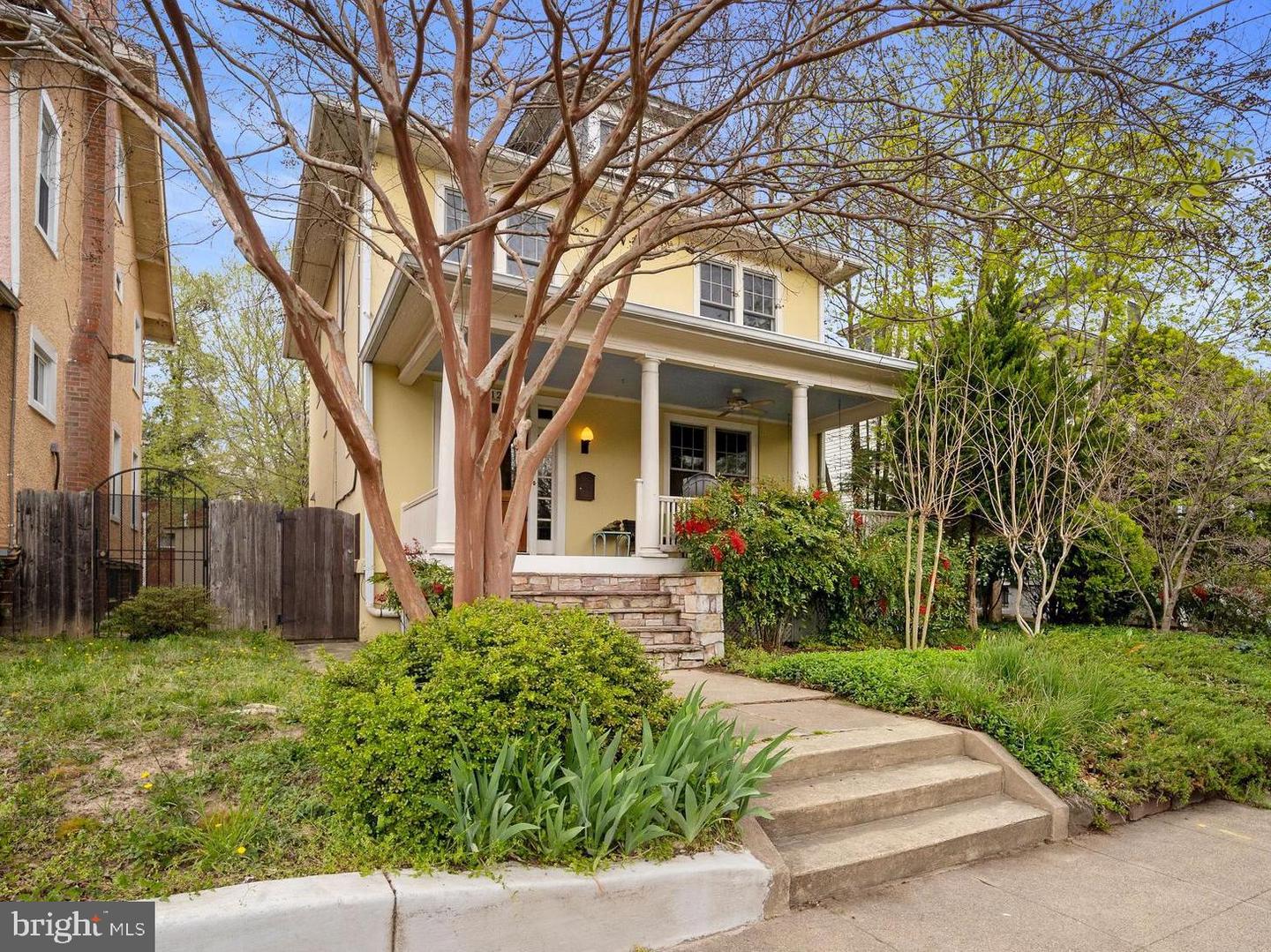 1207 Farragut STREET NW