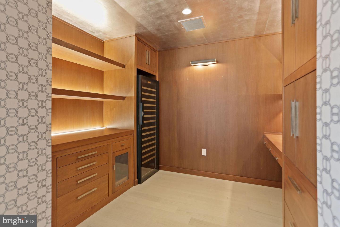 1111 24th STREET NW Unit: 85