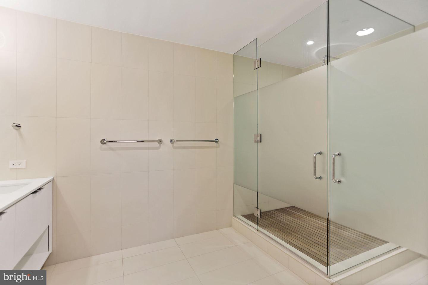 1111 24th STREET NW Unit: 85