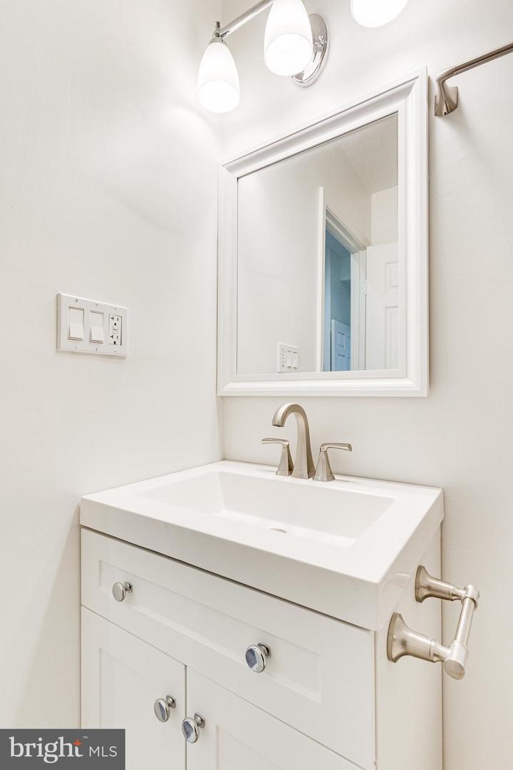 618 F STREET NE Unit: 1