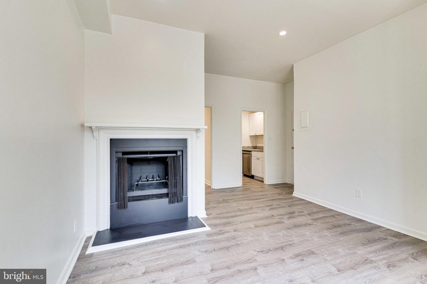 618 F STREET NE Unit: 1
