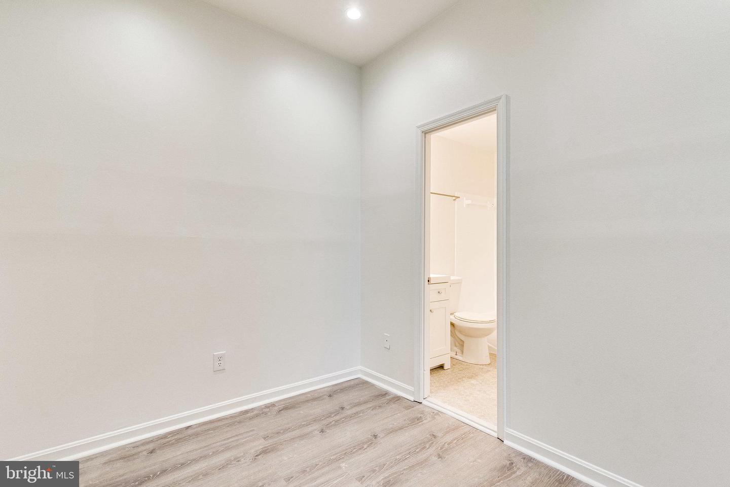 618 F STREET NE Unit: 1