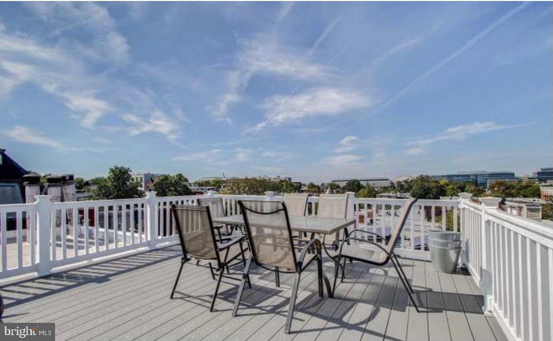 618 F STREET NE Unit: 1