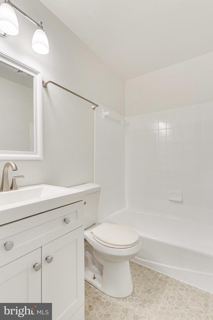 618 F STREET NE Unit: 1