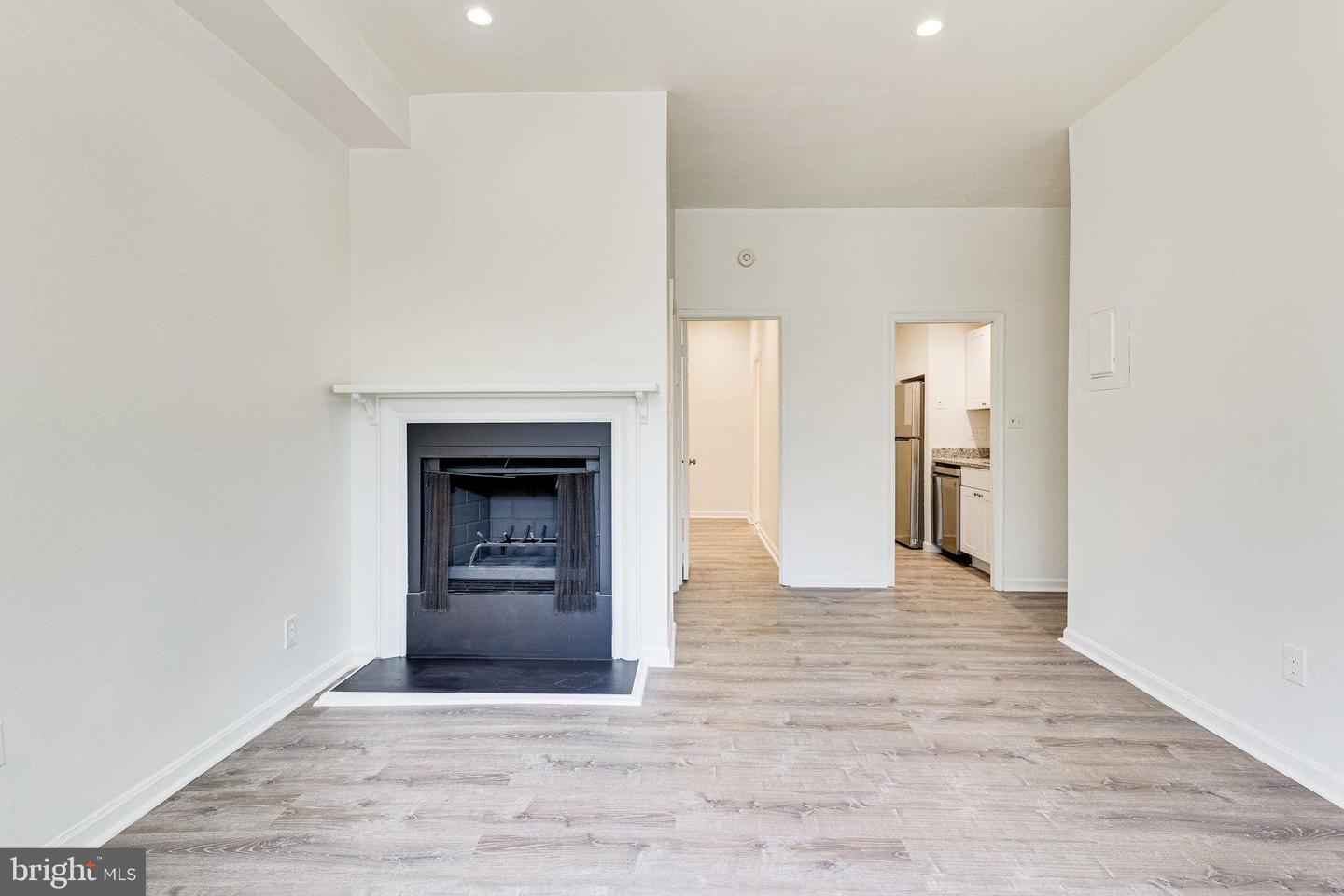 618 F STREET NE Unit: 1