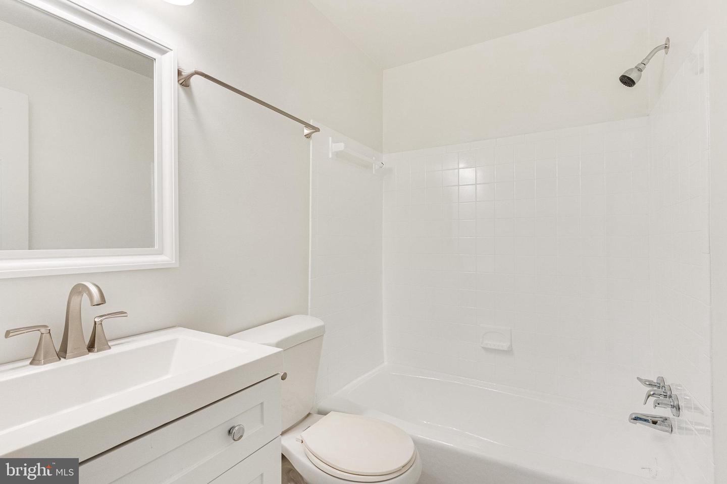 618 F STREET NE Unit: 1
