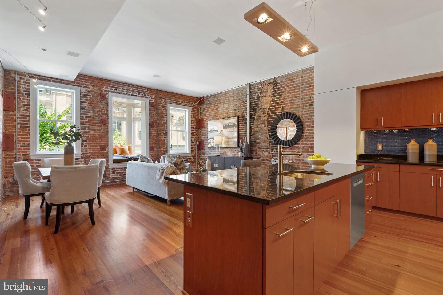 912 F STREET NW Unit: 208