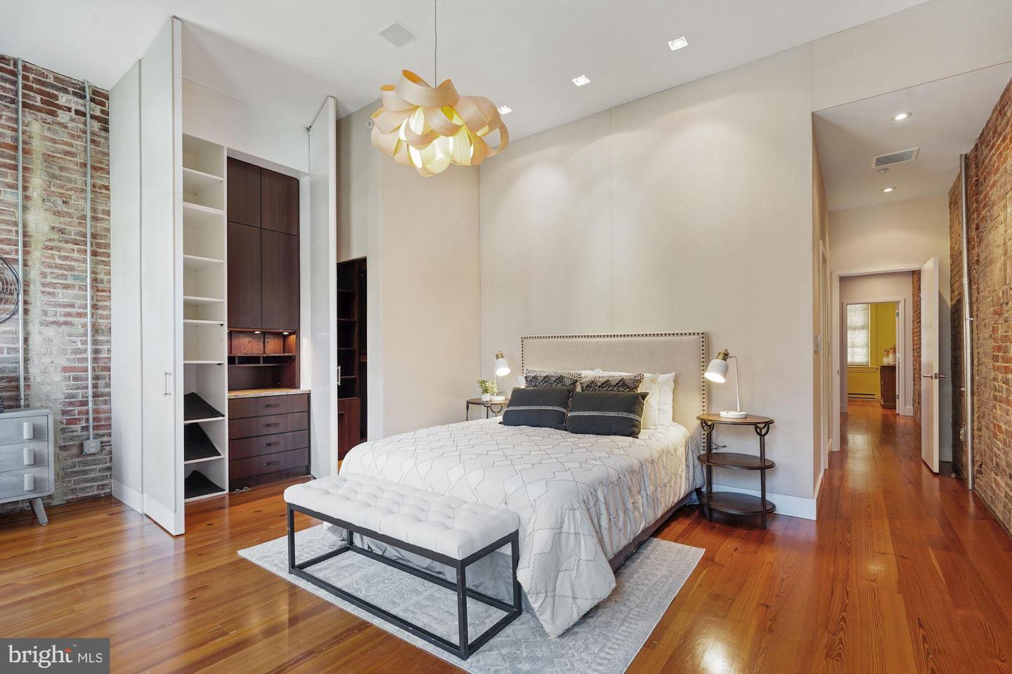 912 F STREET NW Unit: 208