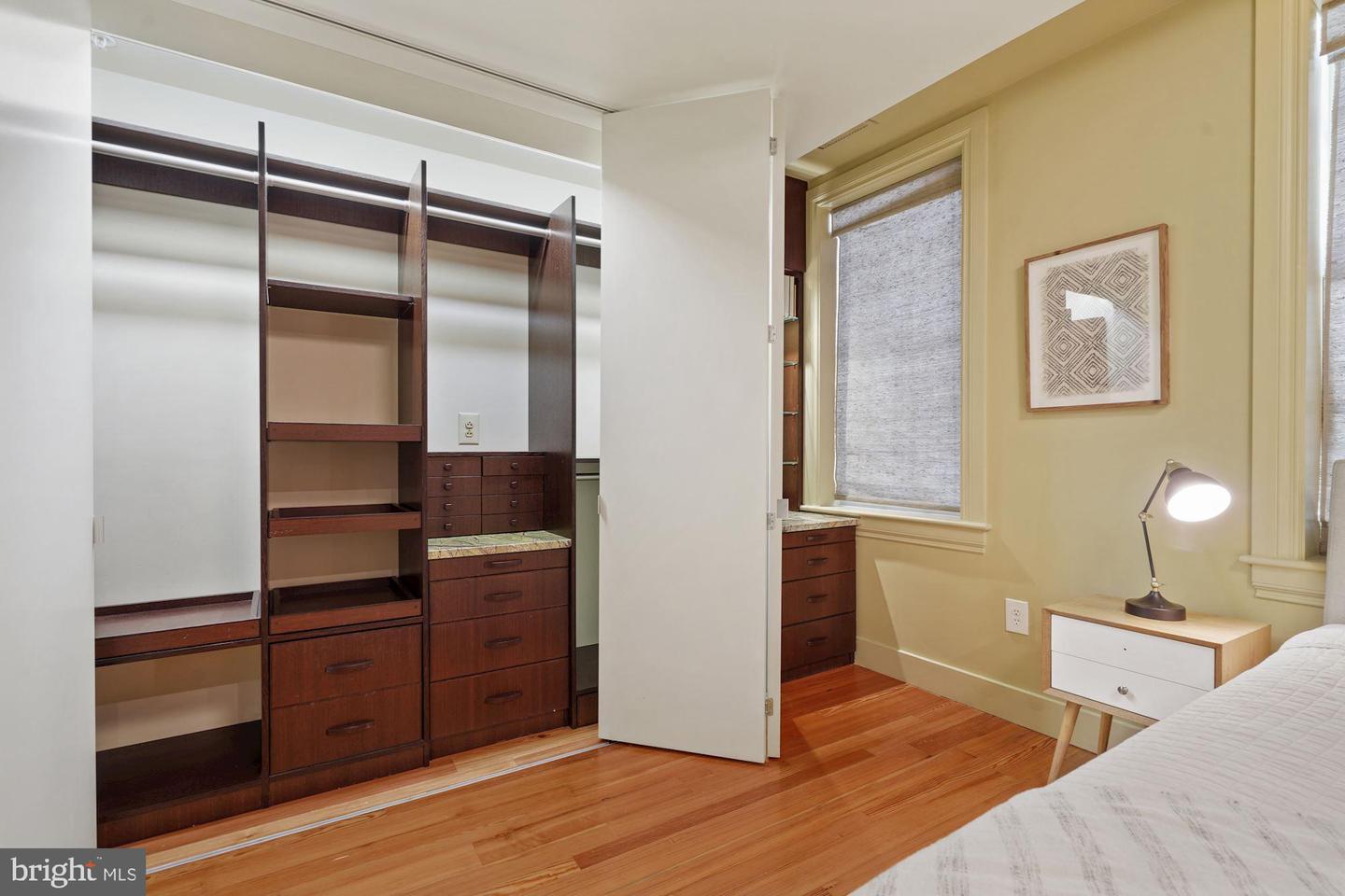 912 F STREET NW Unit: 208