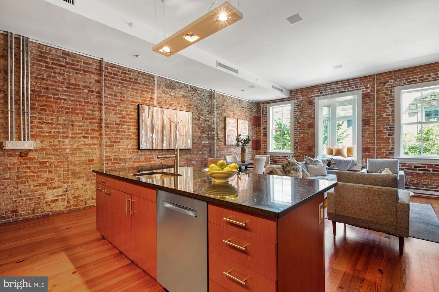 912 F STREET NW Unit: 208