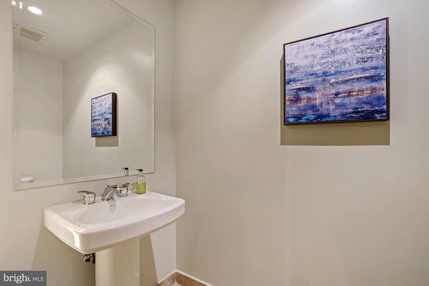 912 F STREET NW Unit: 208
