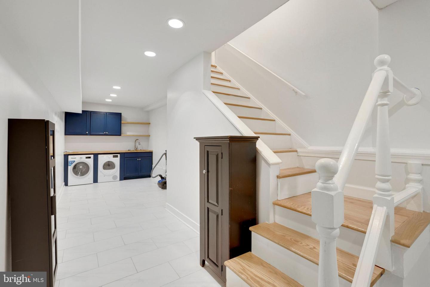 404 8th STREET NE