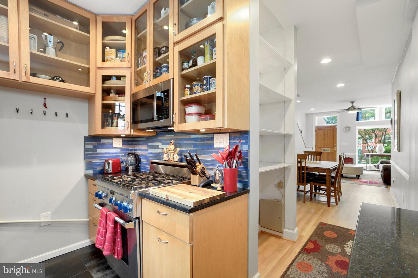 404 8th STREET NE
