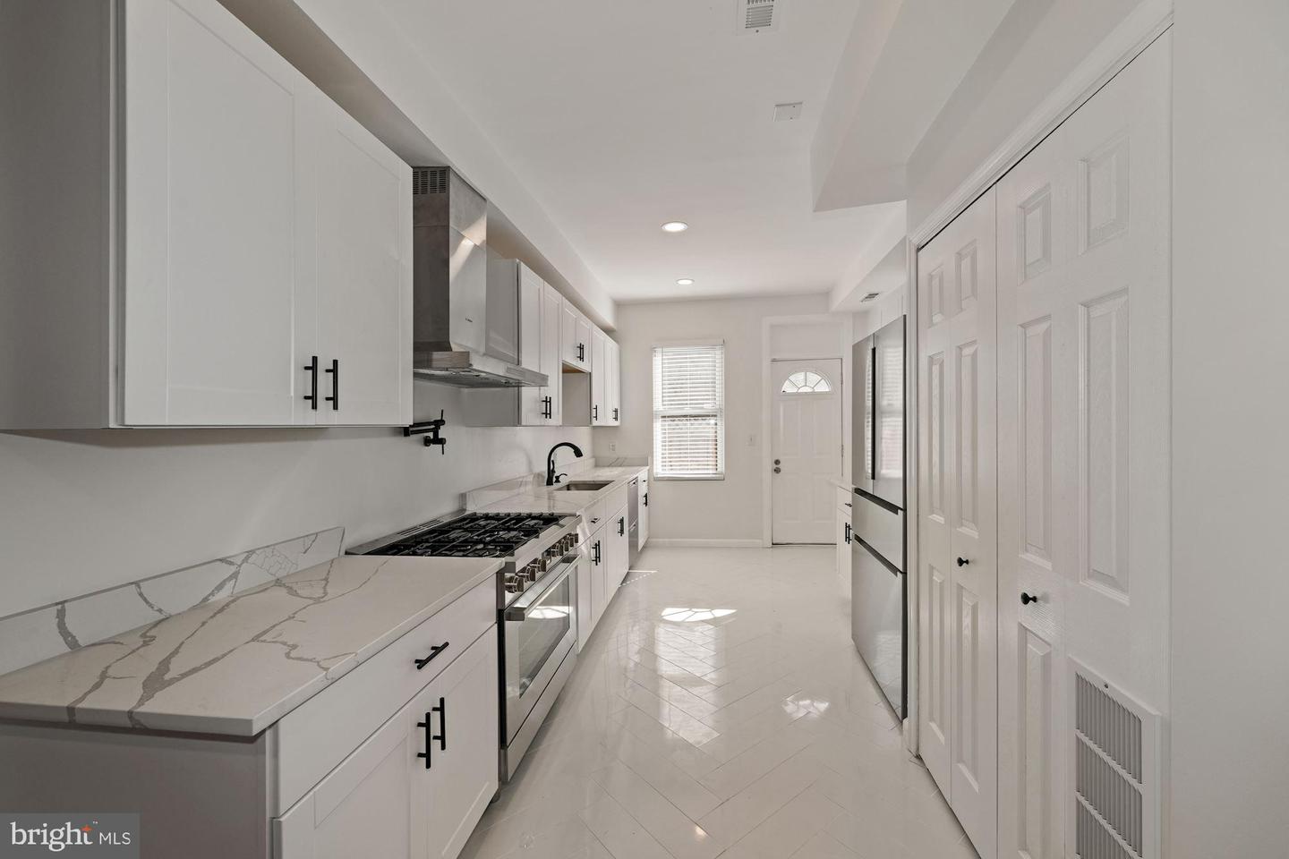 5 16th STREET NE