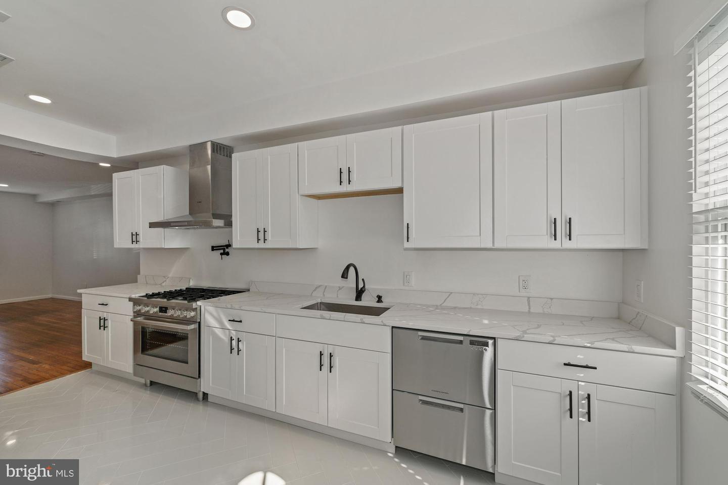 5 16th STREET NE