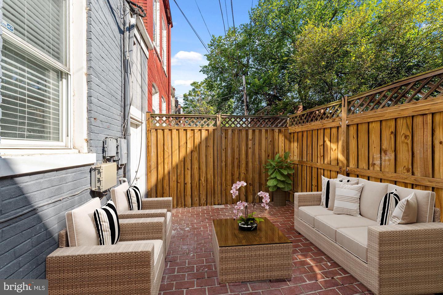5 16th STREET NE