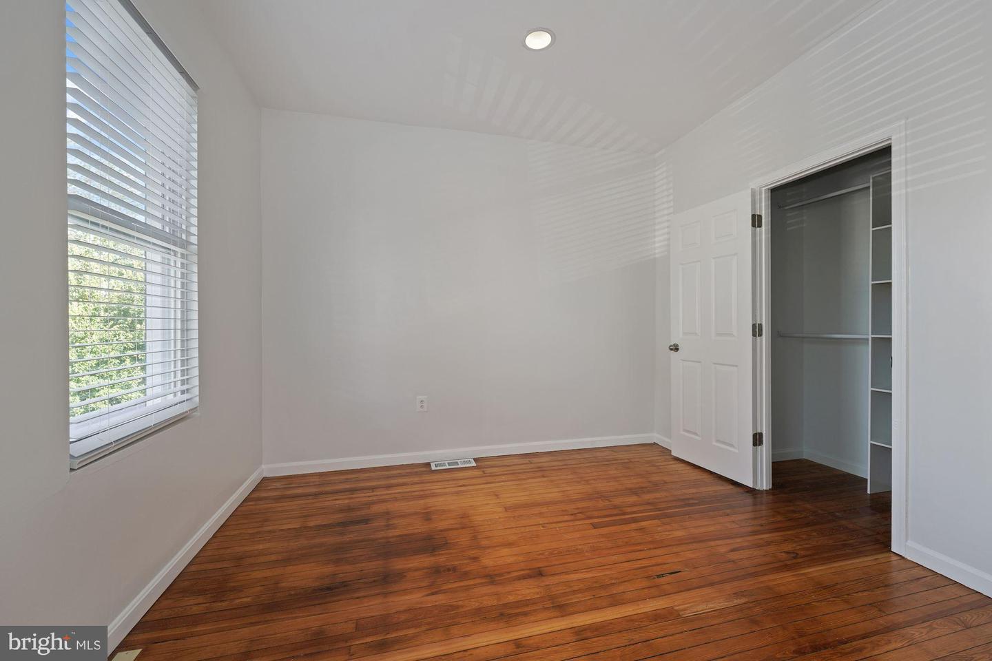 5 16th STREET NE