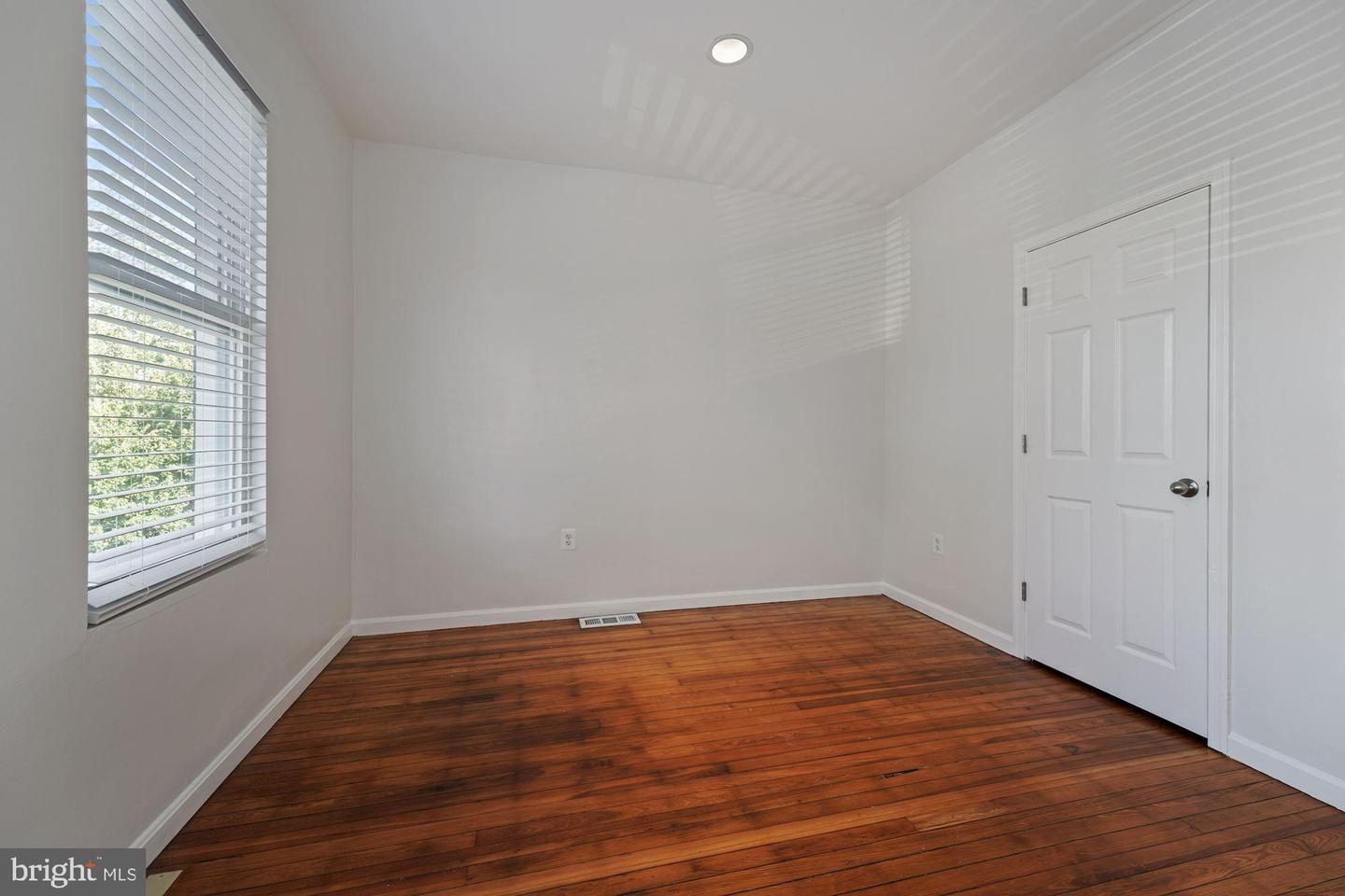 5 16th STREET NE