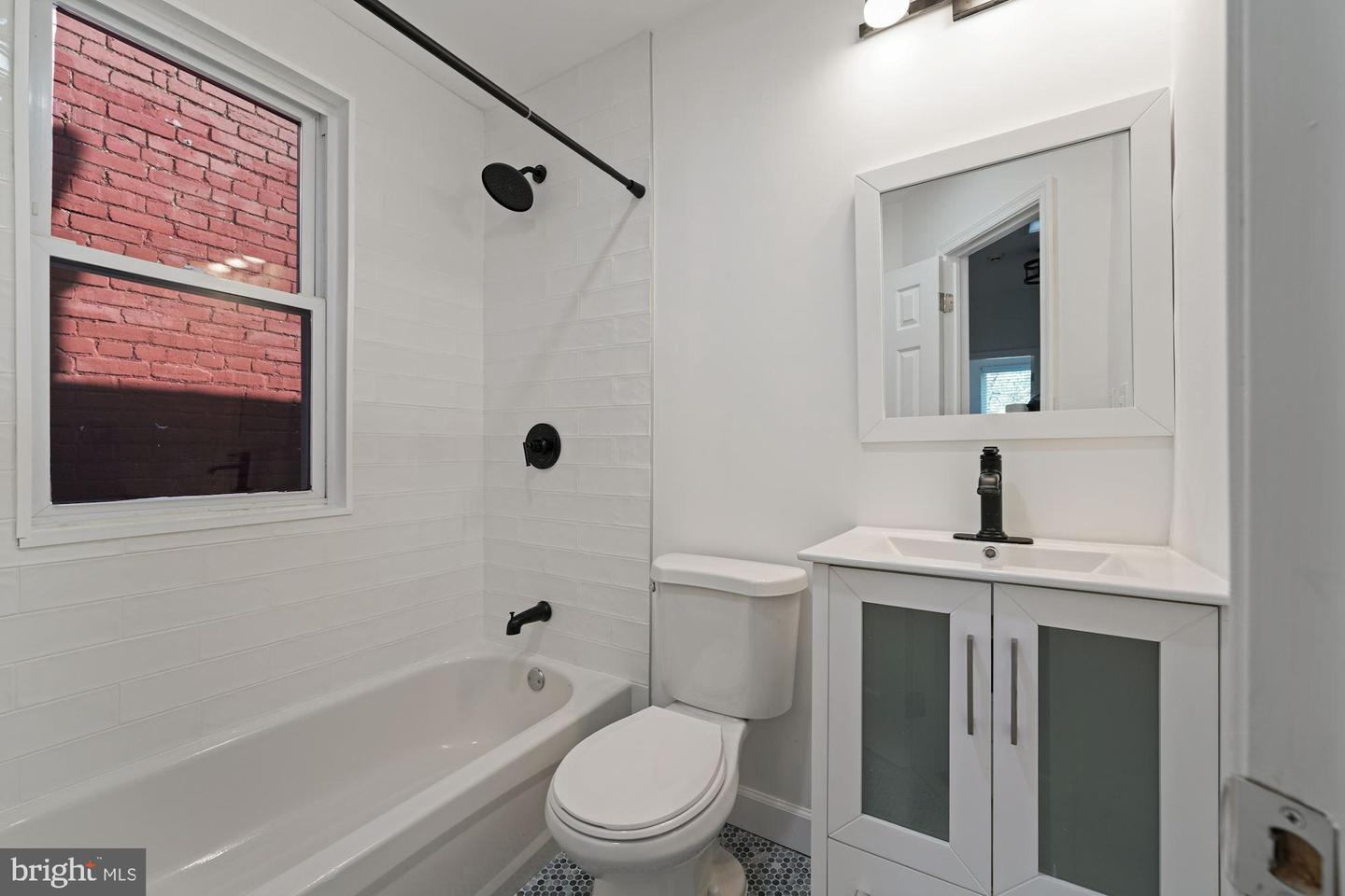 5 16th STREET NE