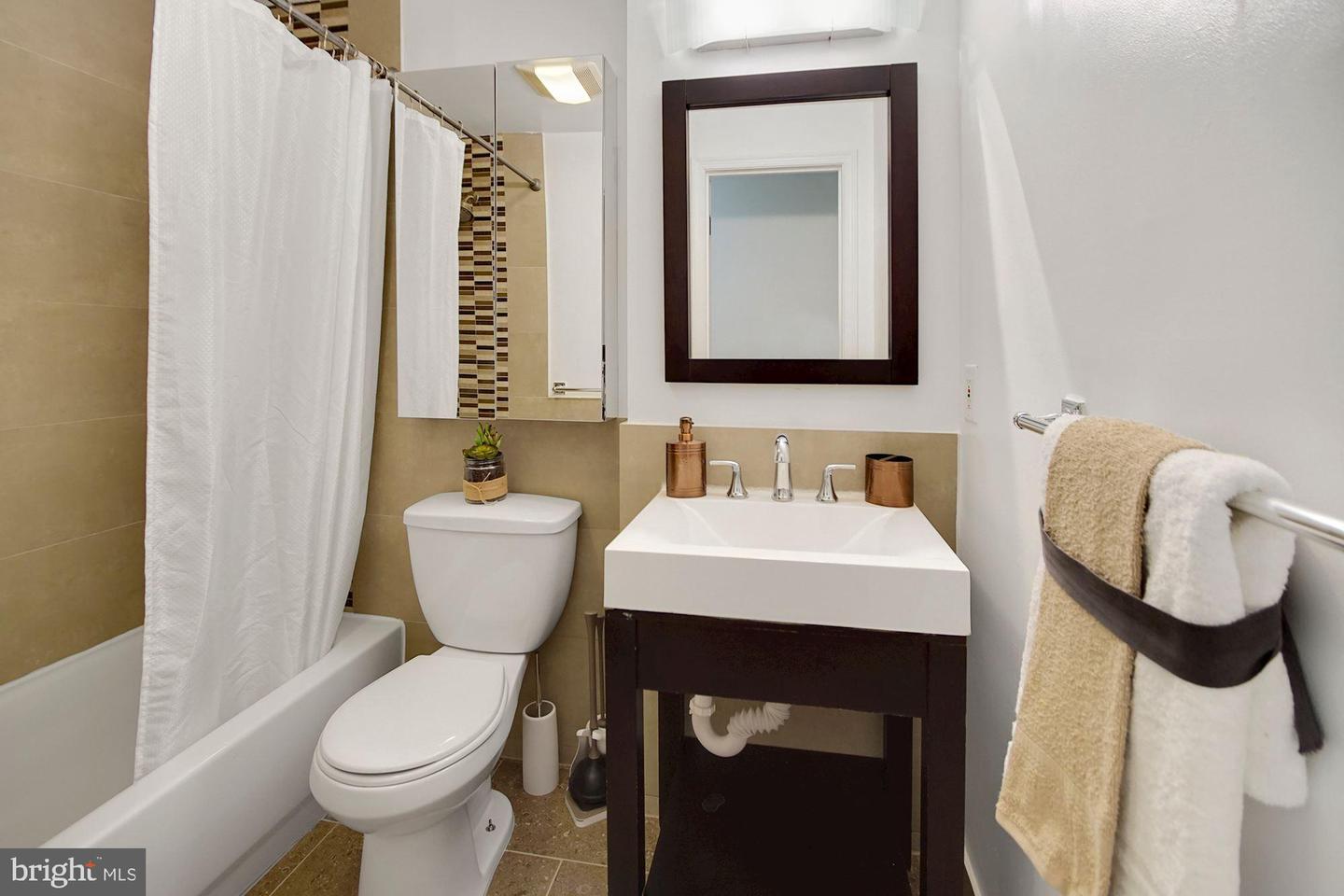 1725 New Hampshire AVENUE NW Unit: 102