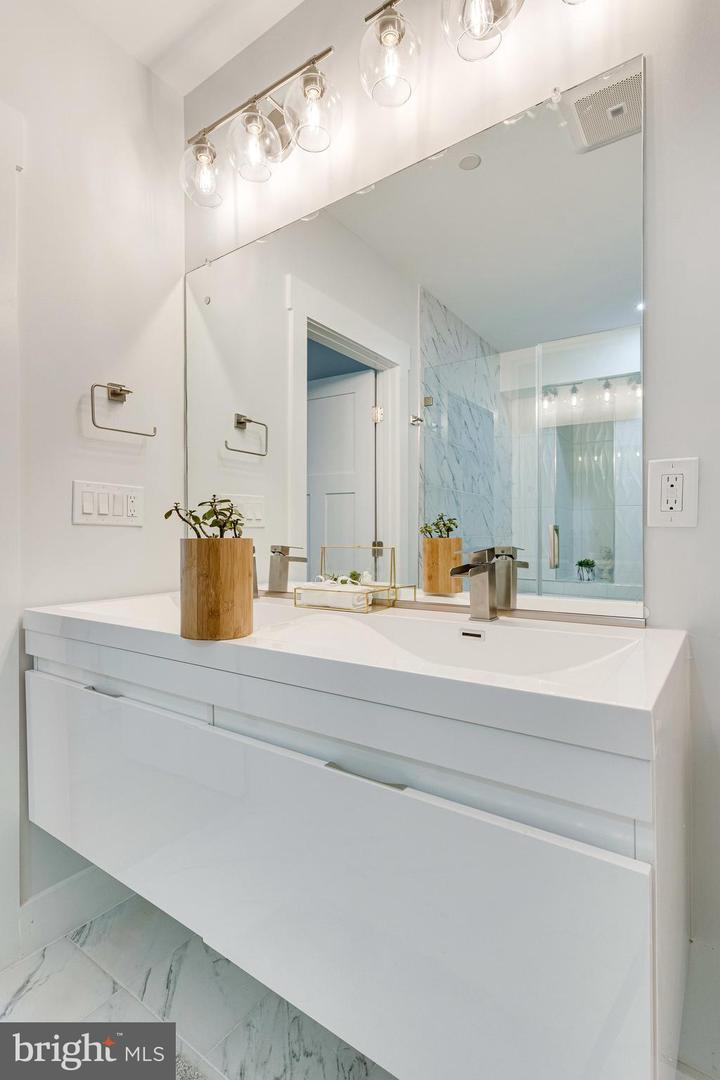 1301 West Virginia AVENUE NE Unit: 1