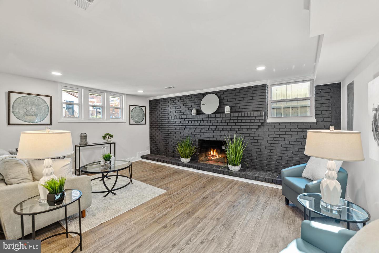 904 47th PLACE NE