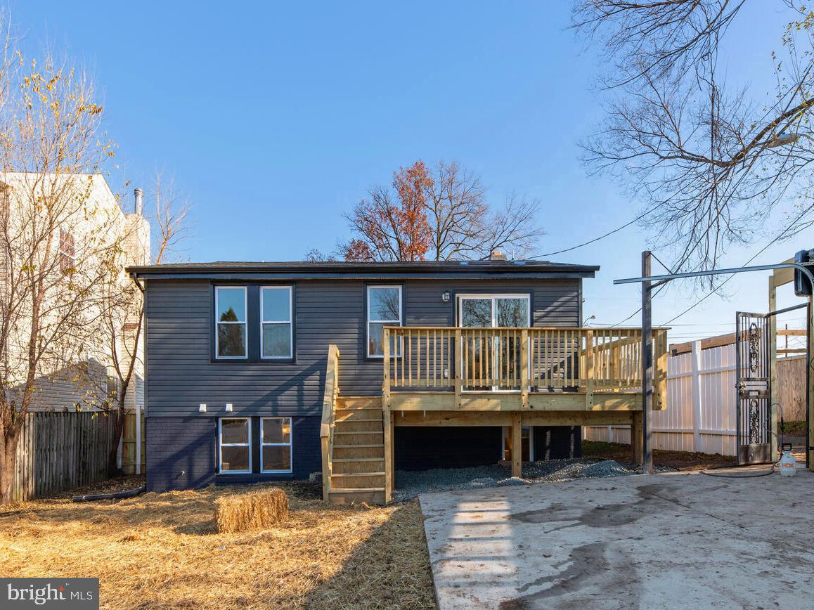 904 47th PLACE NE