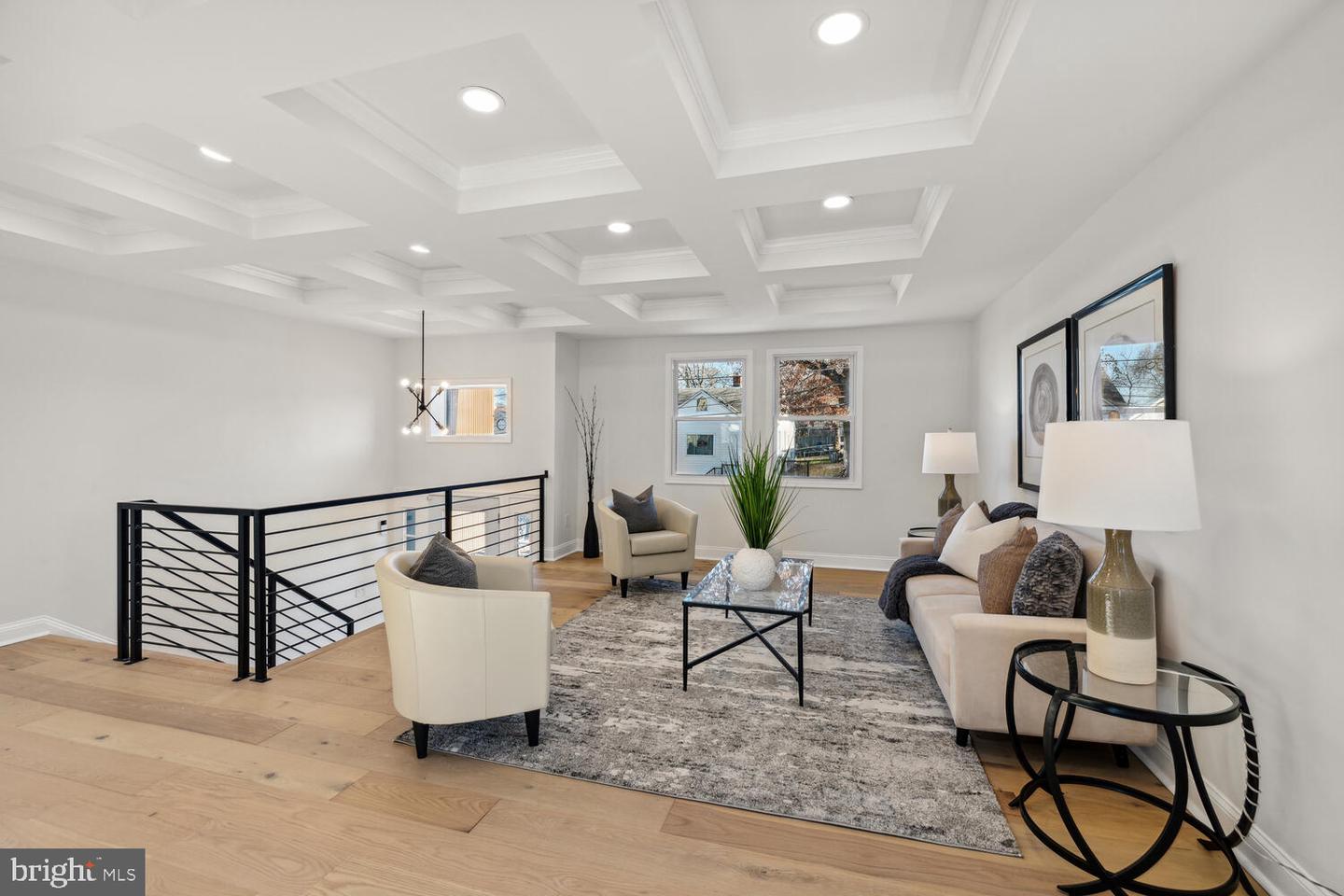 904 47th PLACE NE