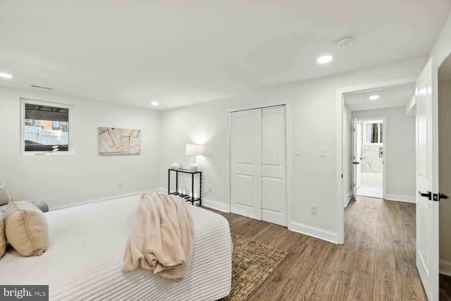 904 47th PLACE NE