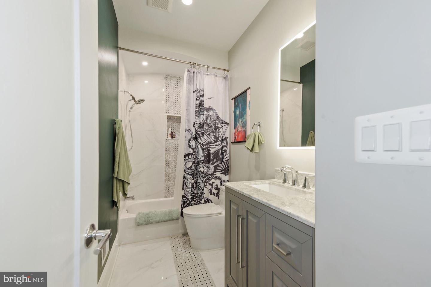 4527 Georgia AVENUE NW Unit: 2